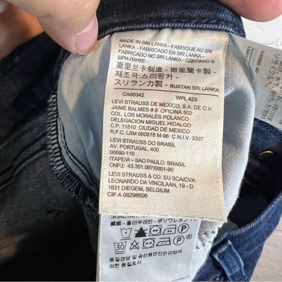 Women’s Levi’s Dark Wash Cropped Jeans size 10 - Picture 4 of 7